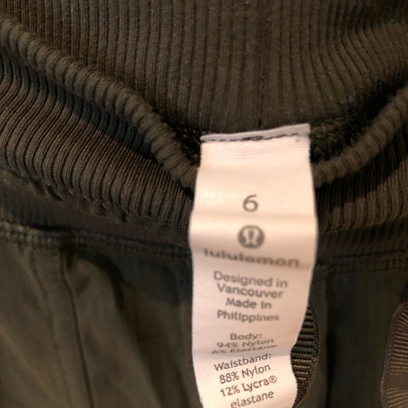 Lululemon cropped studio pants - Picture 4 of 6